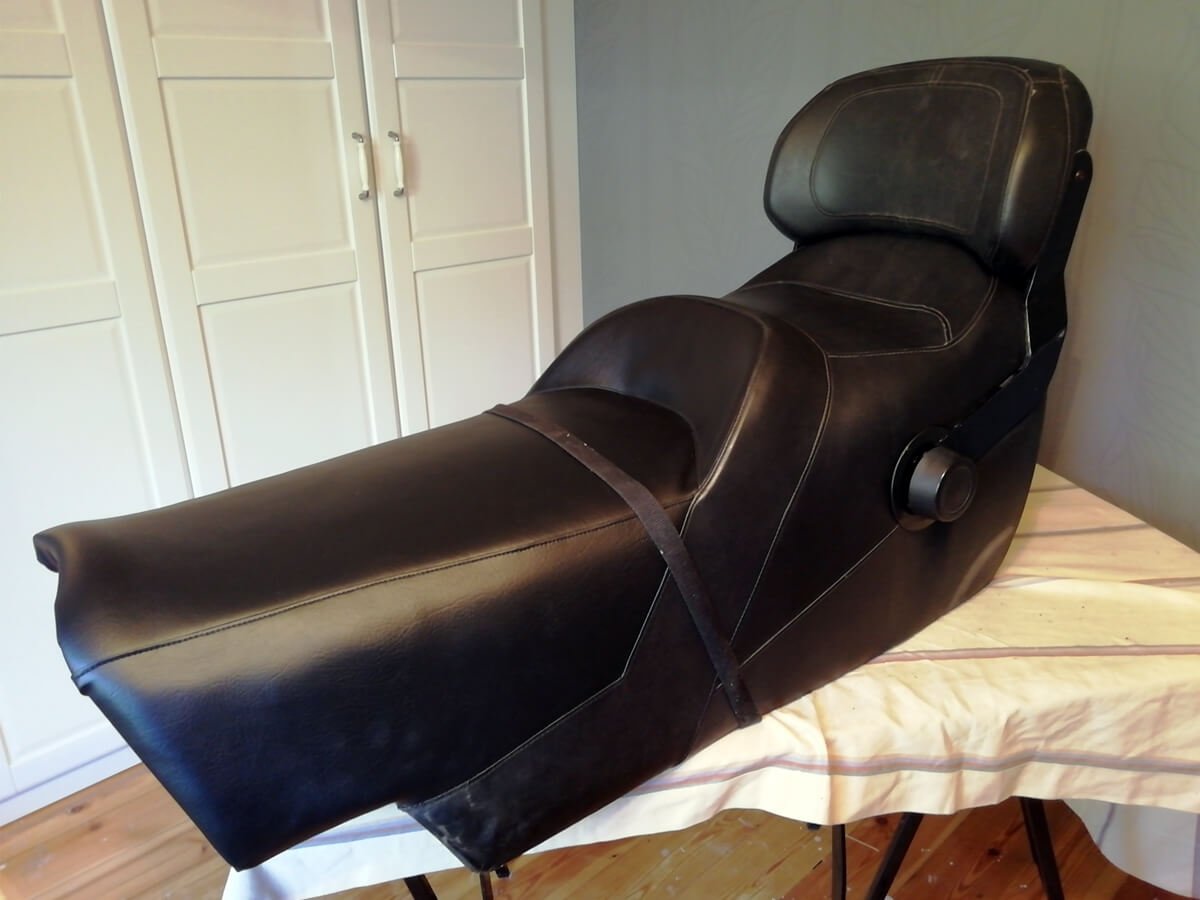 Moottorikelkan satula