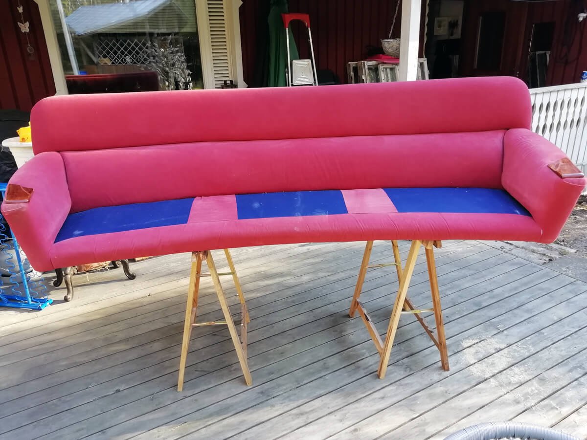 Suuret kokonaisuudet, vanha sohvan verhoilu