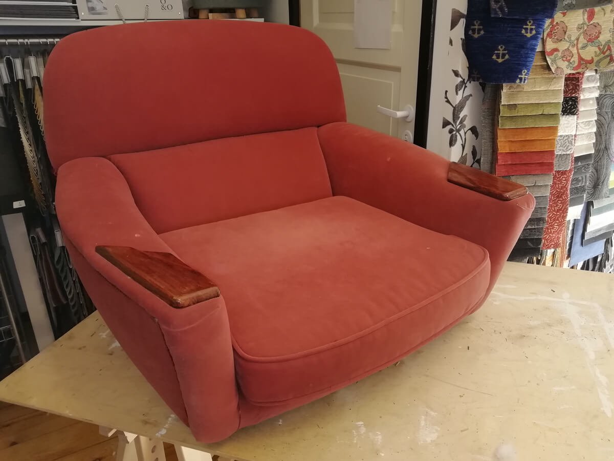 Suuret kokonaisuudet, vanha nojatuolin verhoilu