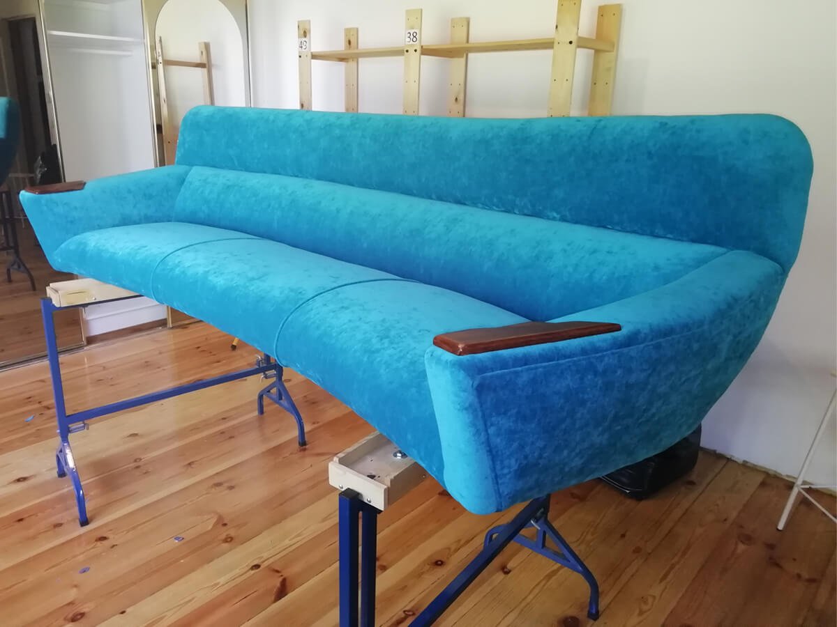 Suuret kokonaisuudet, uusi verhoilu sohvaan